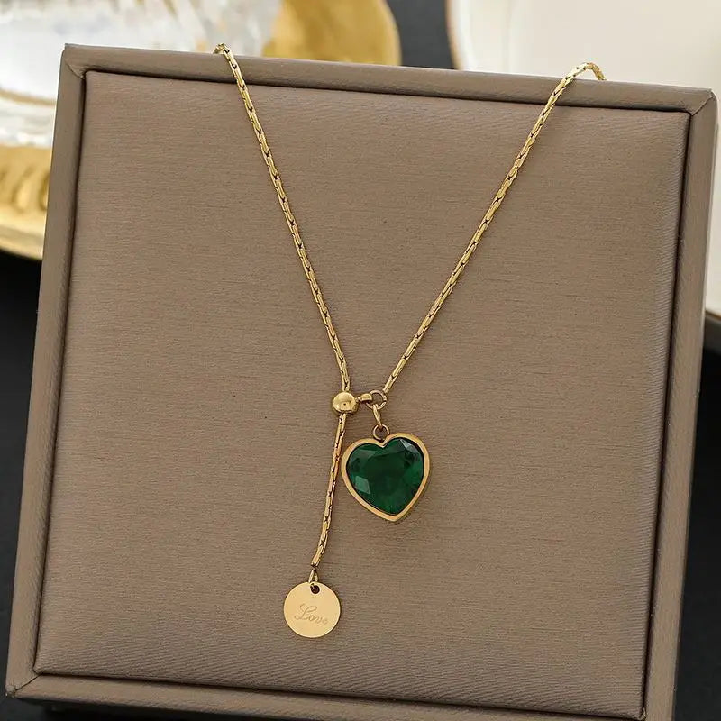 Arlette – Emerald Gold Heart Necklace