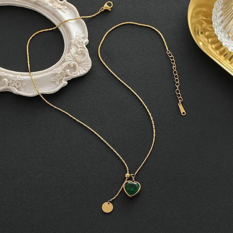 Arlette – Emerald Gold Heart Necklace