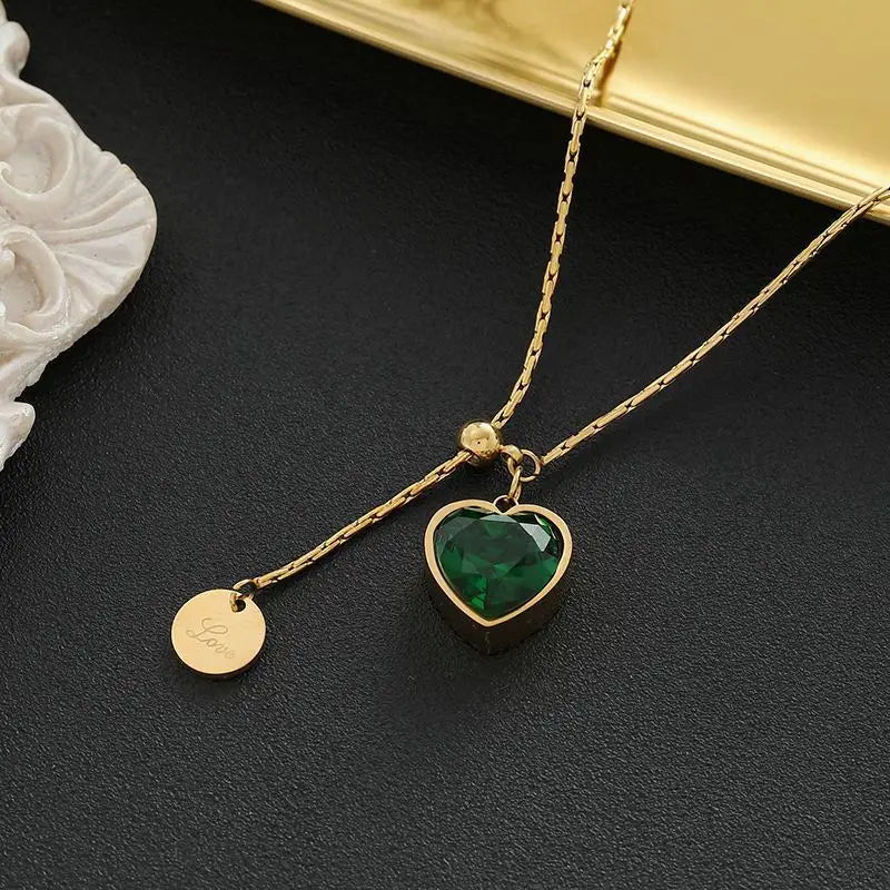 Arlette – Emerald Gold Heart Necklace