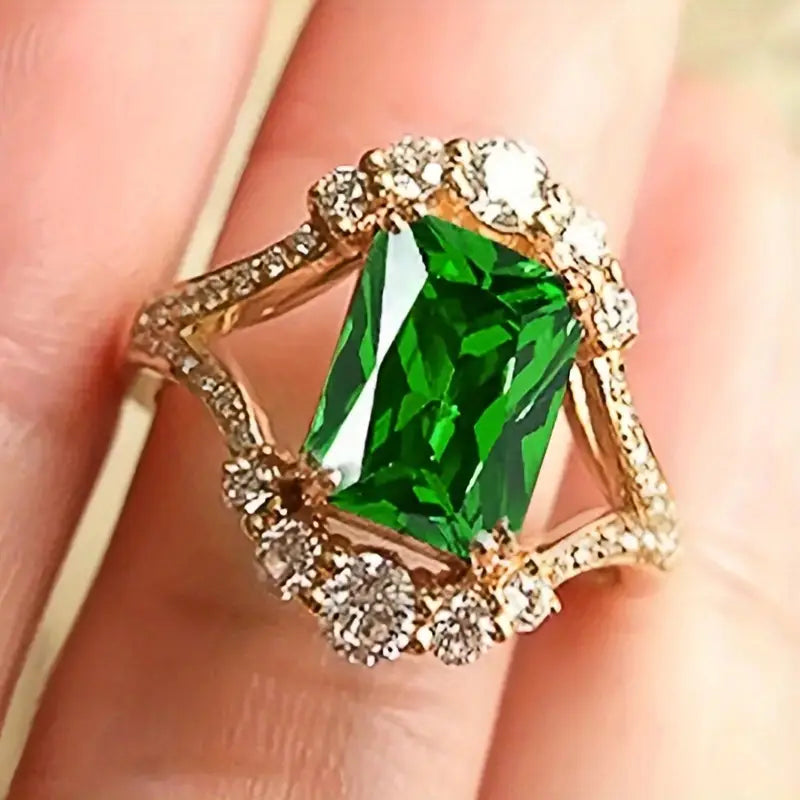 Liana – Emerald Royale Ring