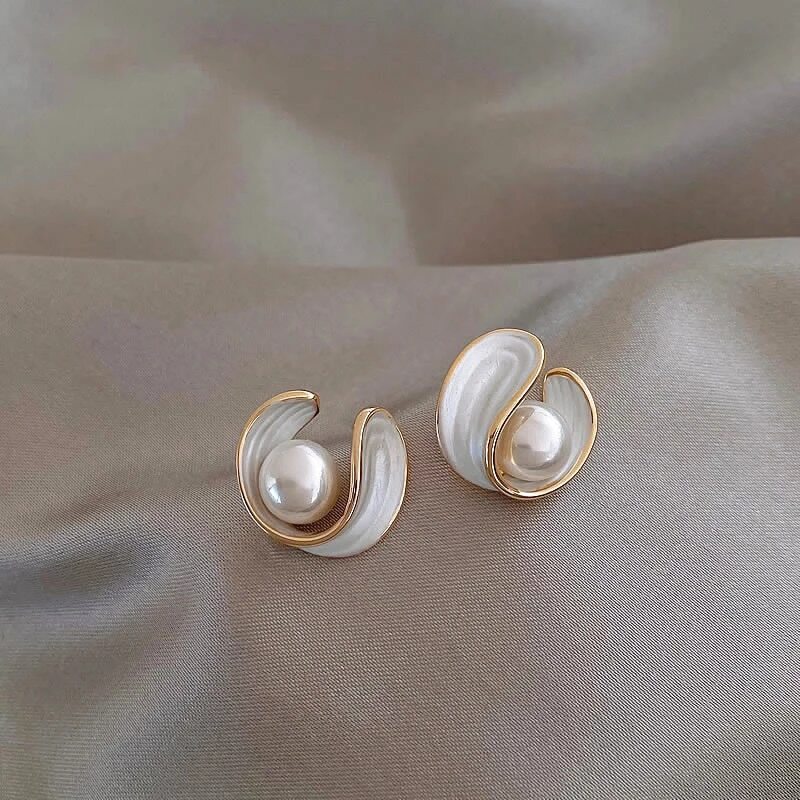 Aurora – Pearl Swirl Stud Earrings