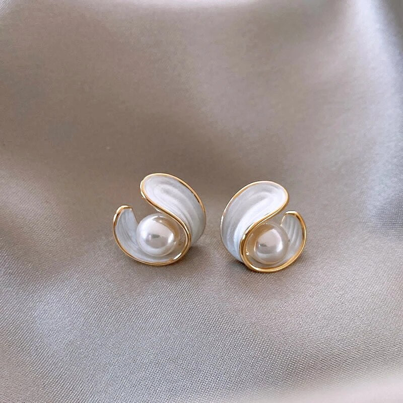 Aurora – Pearl Swirl Stud Earrings