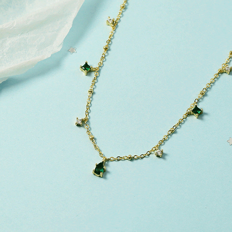 Melora – Emerald Gold Charm Necklace