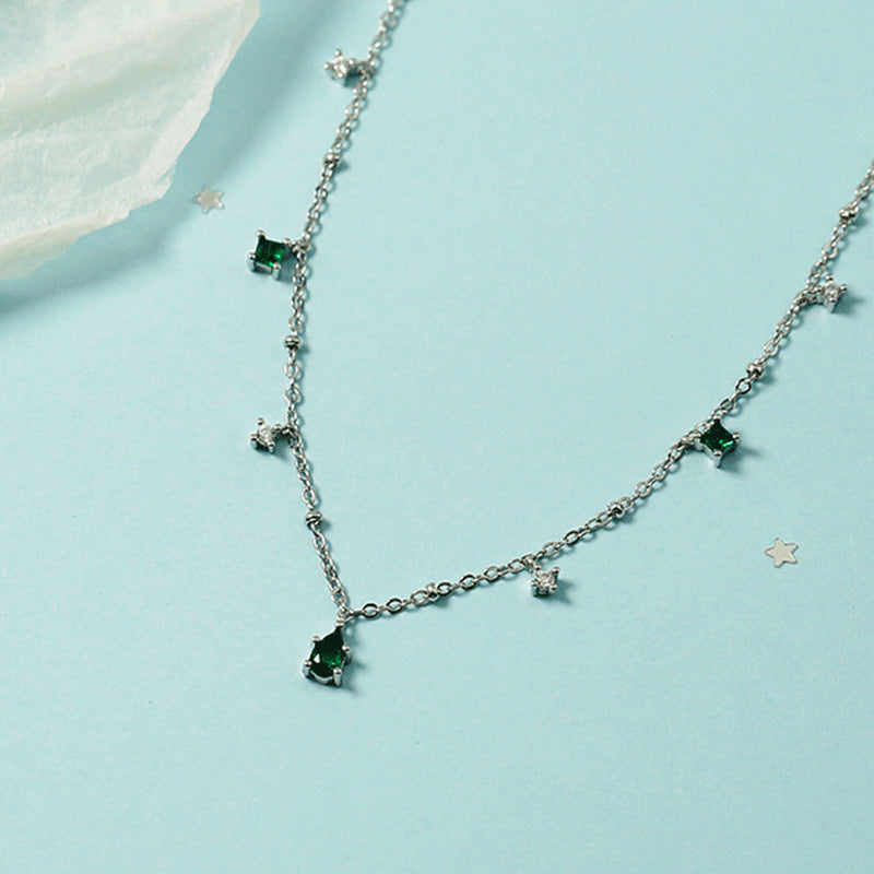 Melora – Emerald Gold Charm Necklace