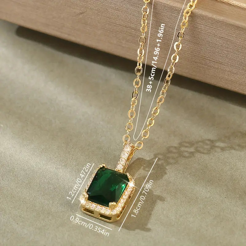 Elara – Emerald Pendant Necklace