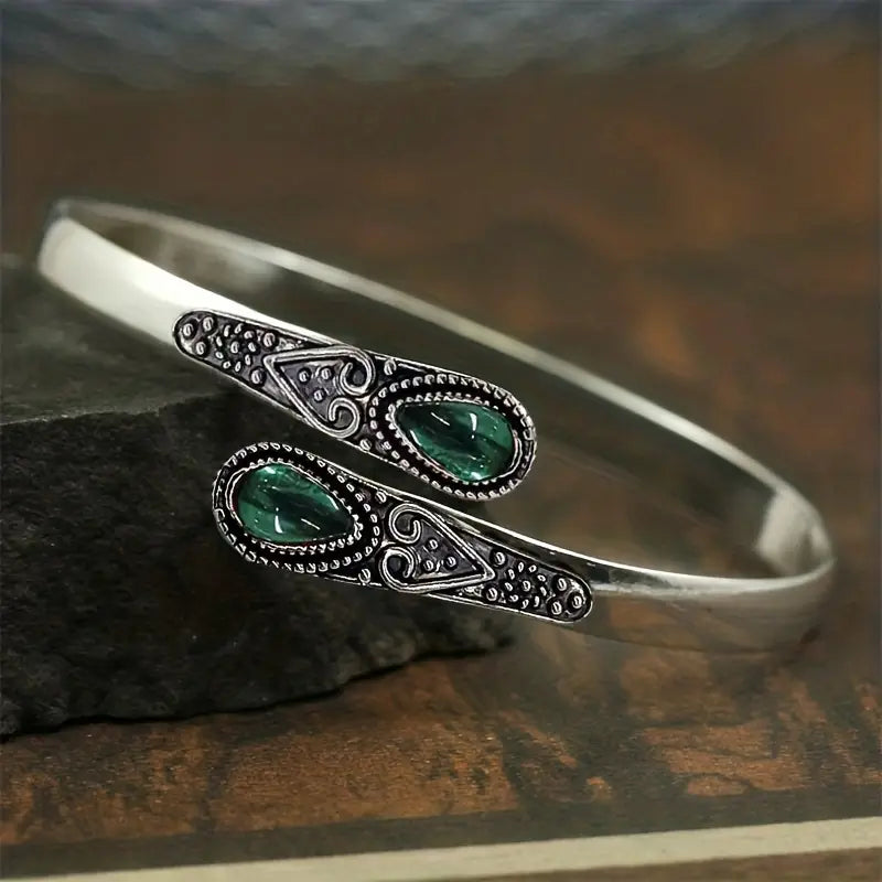 Vivienne – Emerald Teardrop Bracelet