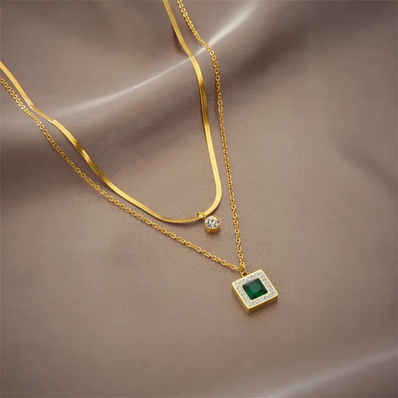 Amora – Layered Emerald Pendant Necklace