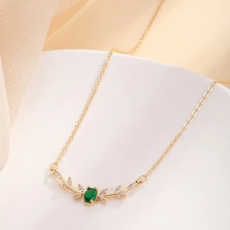 Elara Wynsette – Minimal Emerald Necklace