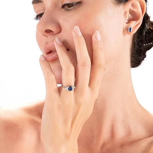 Marlene – Sculpted White Gold Ring