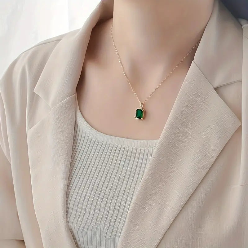 Elara – Emerald Pendant Necklace