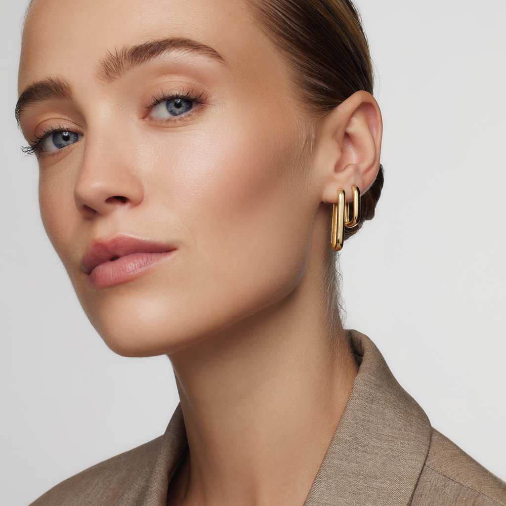 Isla – Sleek Gold Hoops