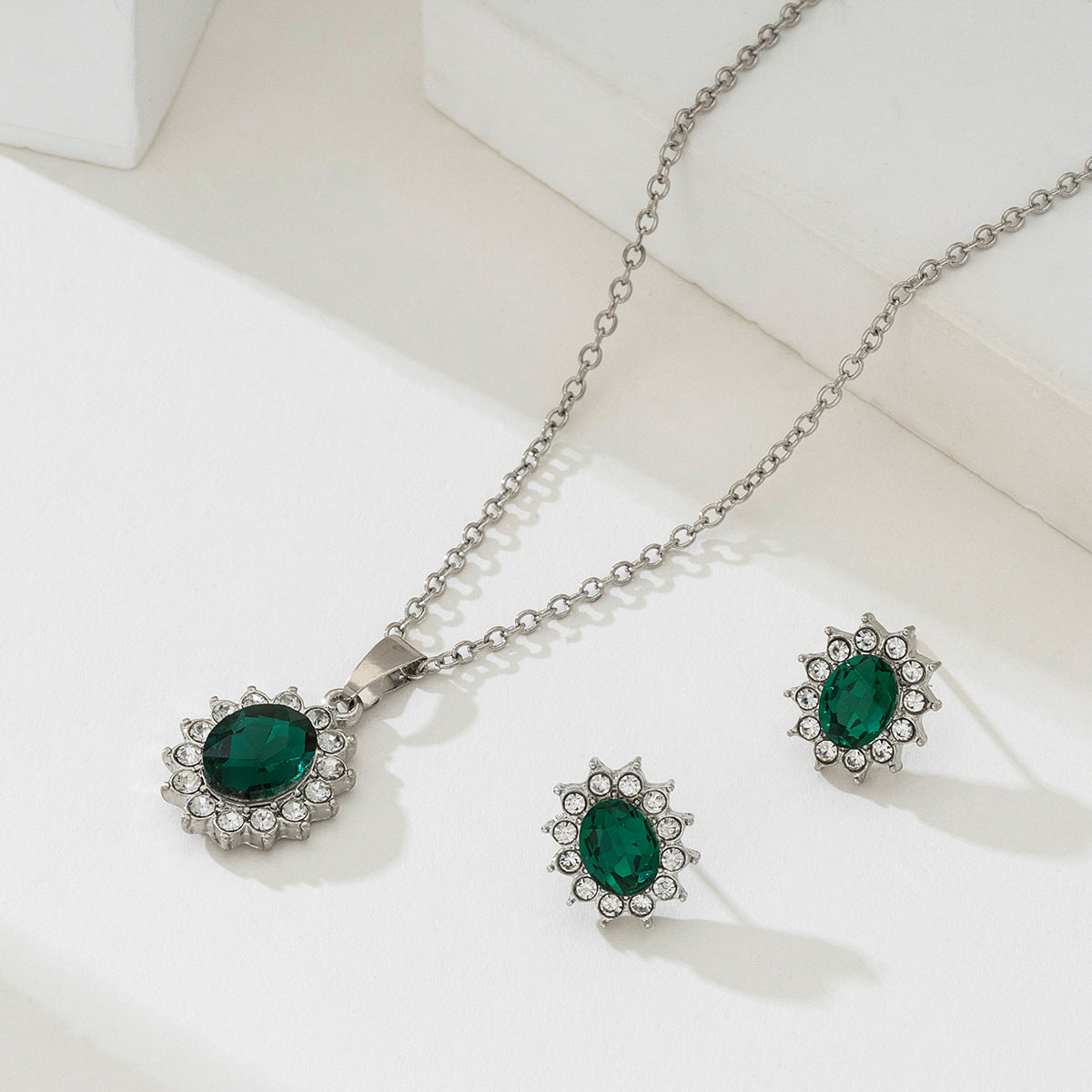 Maelis – Emerald Jewelry Set