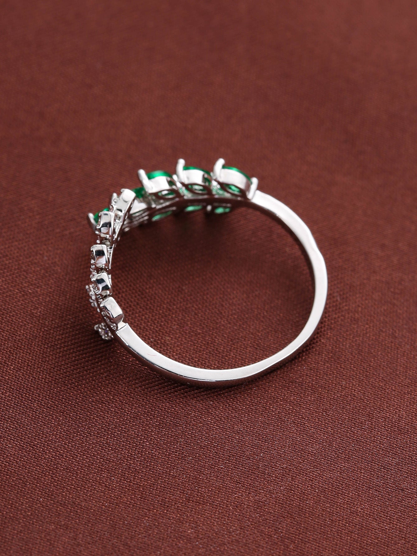 Elowen – Emerald Leaf Wrap Ring