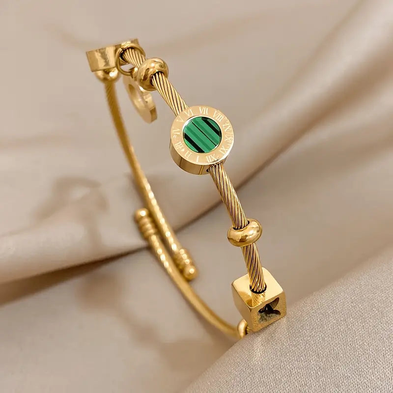 Aurelia – Emerald Charm Gold Bracelet