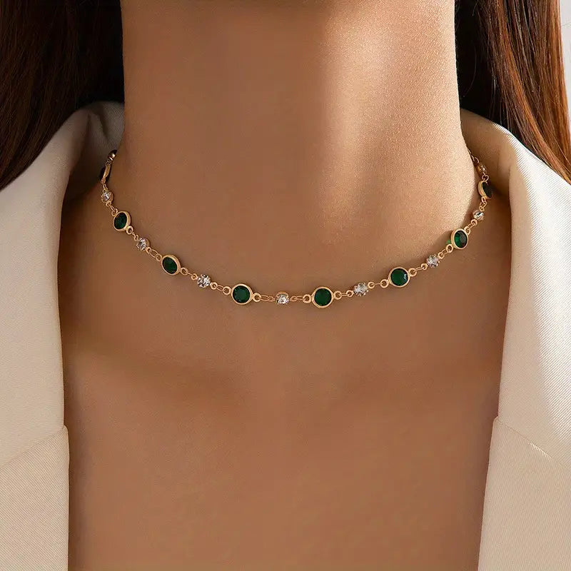 Noelle – Emerald Dainty Necklace