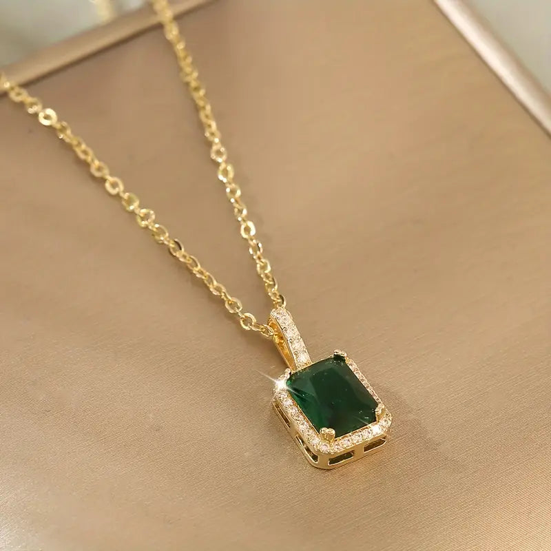 Elara – Emerald Pendant Necklace