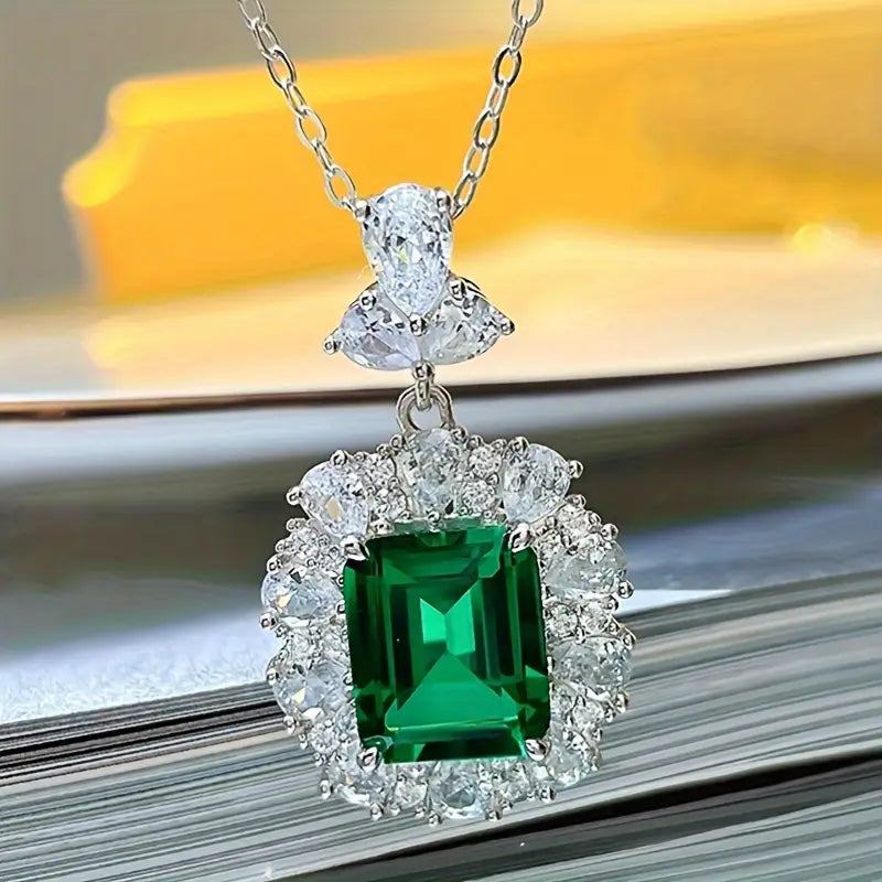 Serelith – Emerald Halo Necklace