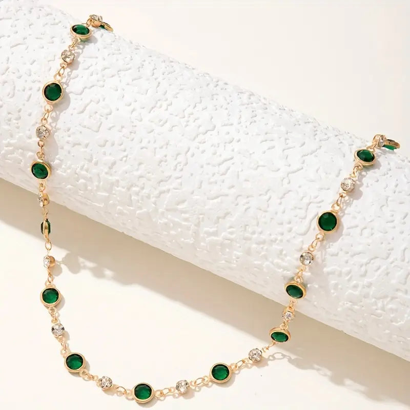 Noelle – Emerald Dainty Necklace