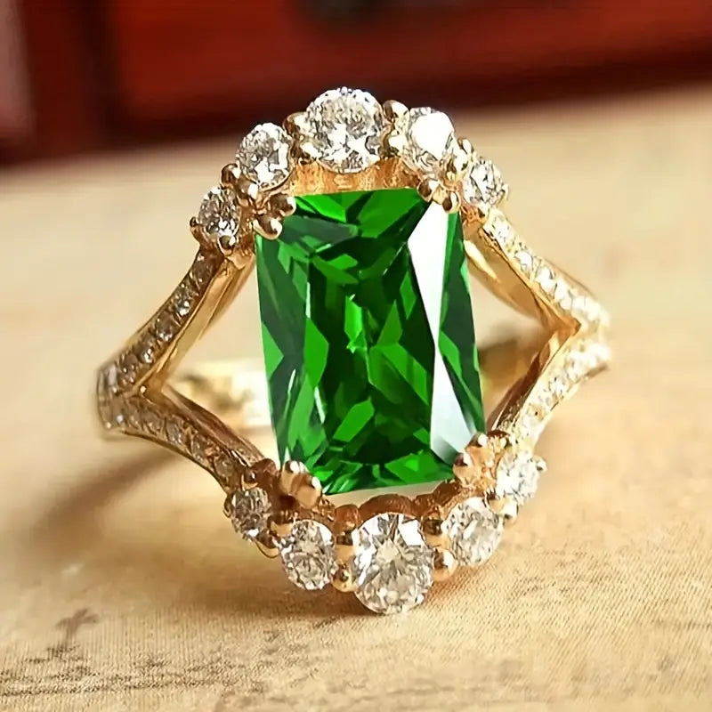 Liana – Emerald Royale Ring