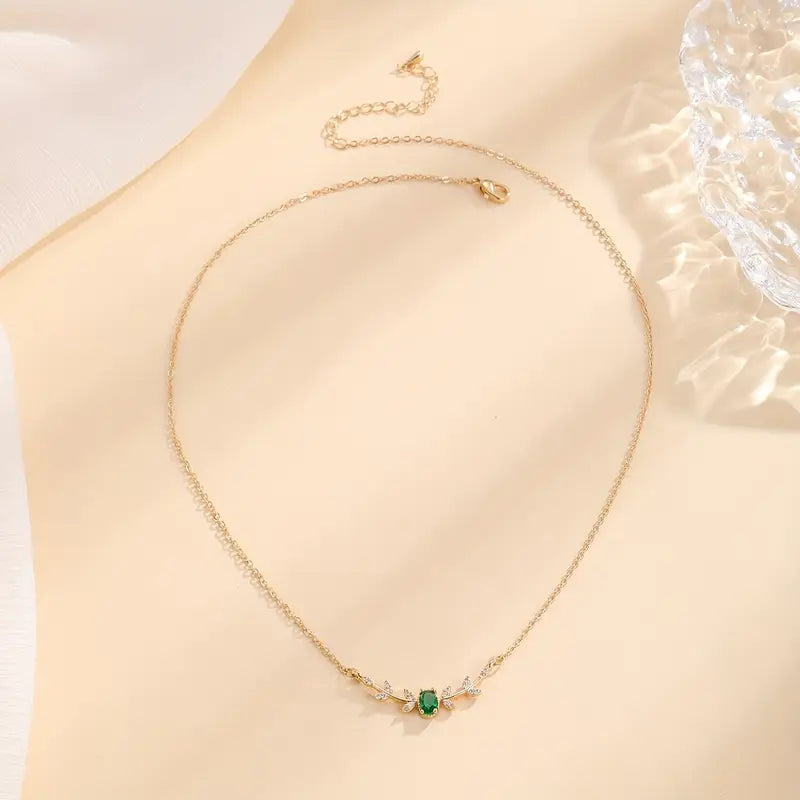 Elara Wynsette – Minimal Emerald Necklace