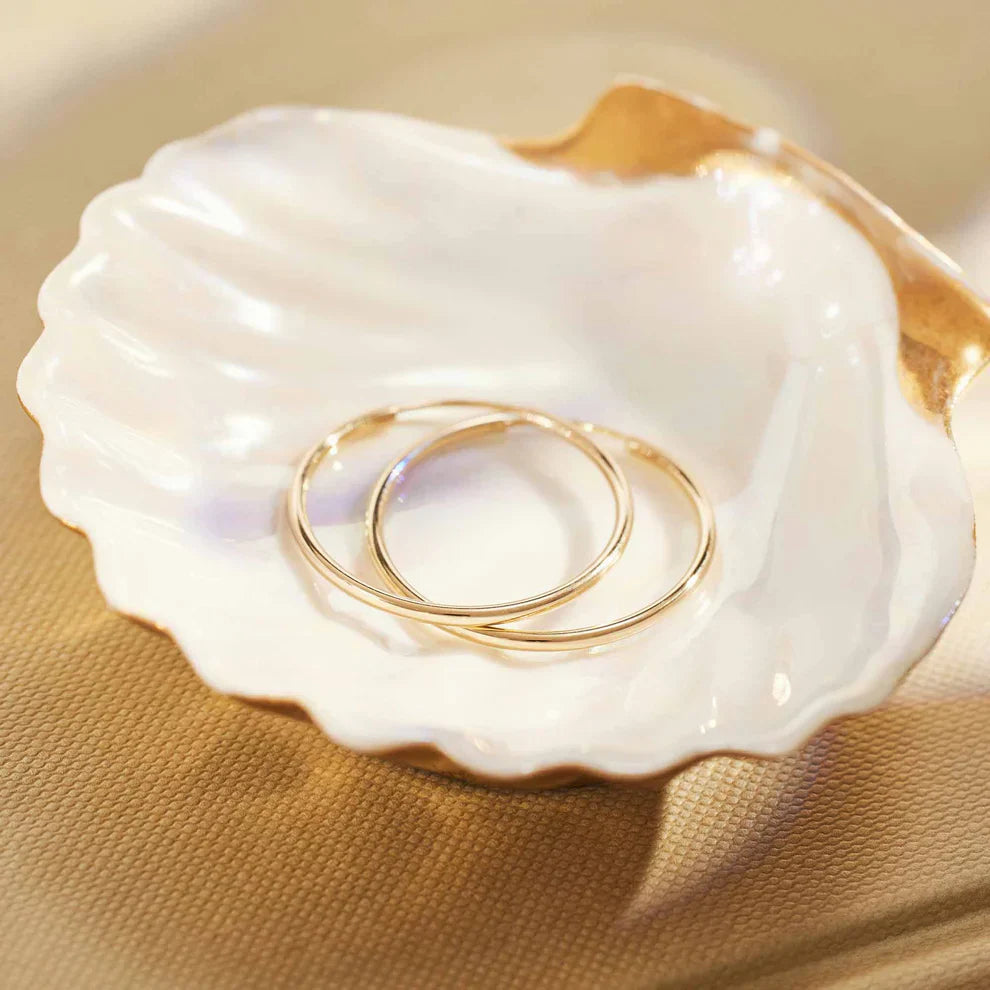 Mara – Sleek Gold Earrings